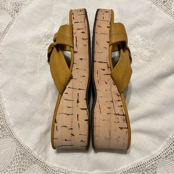 Vintage Island Slipper Wedge Sandals Shoes Made in Hawaii No Size but Approx 8 - Picture 8 of 16